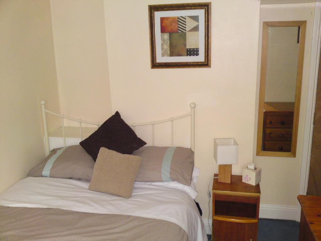 Crestwell House Bed & Breakfast Истли Стая снимка