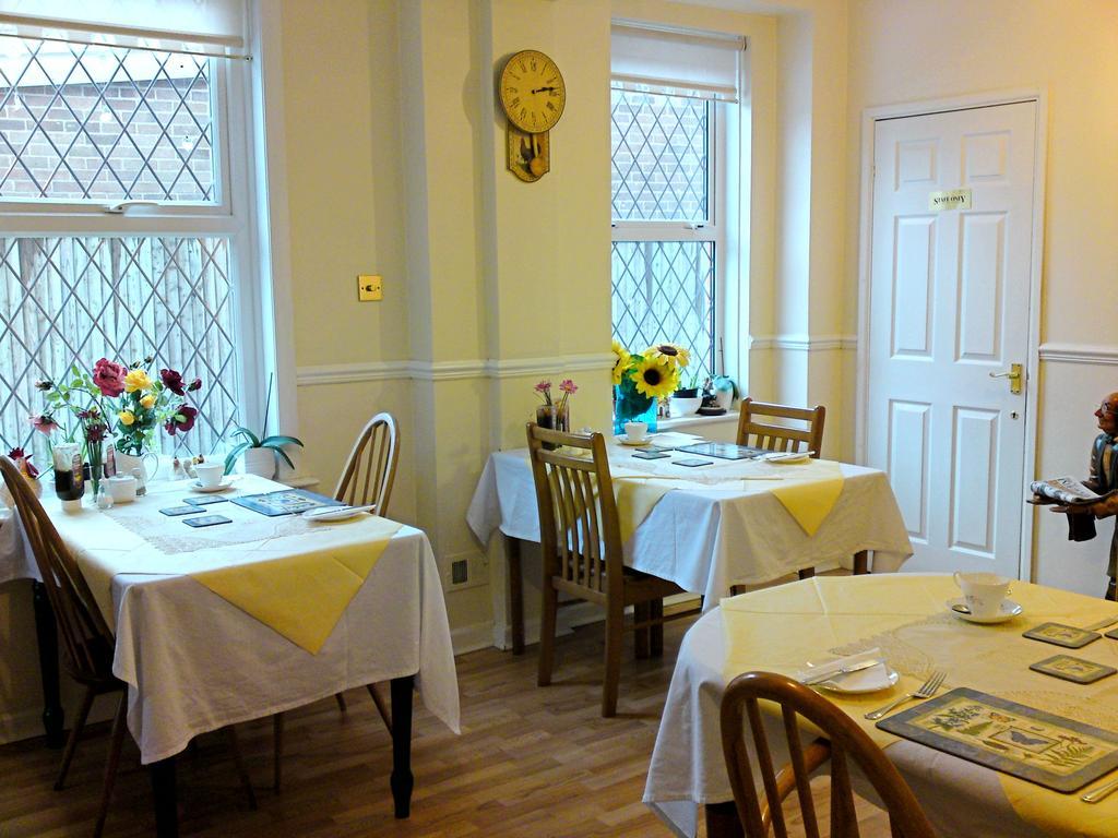 Crestwell House Bed & Breakfast Истли Екстериор снимка