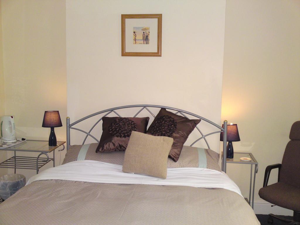 Crestwell House Bed & Breakfast Истли Стая снимка
