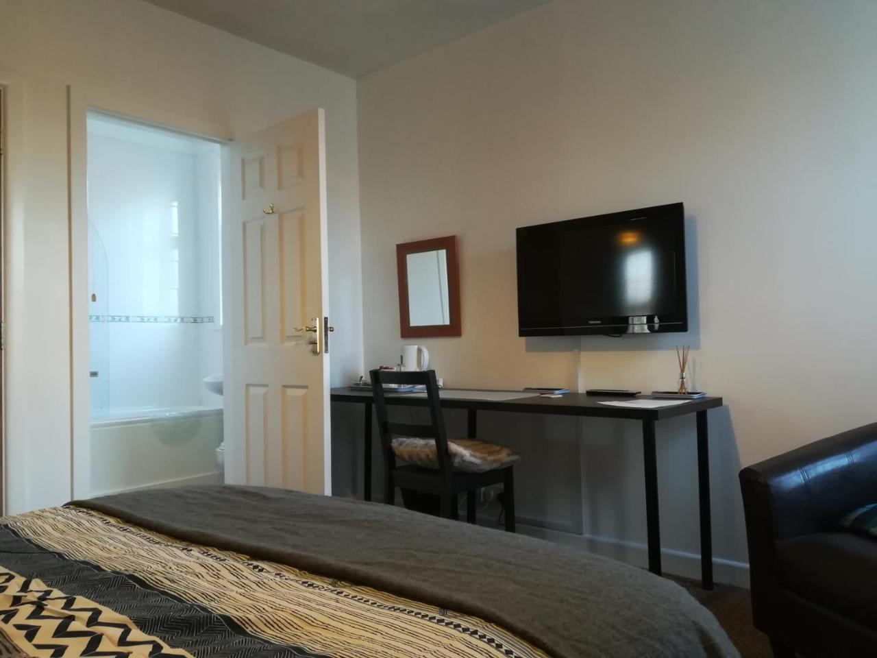 Crestwell House Bed & Breakfast Истли Екстериор снимка