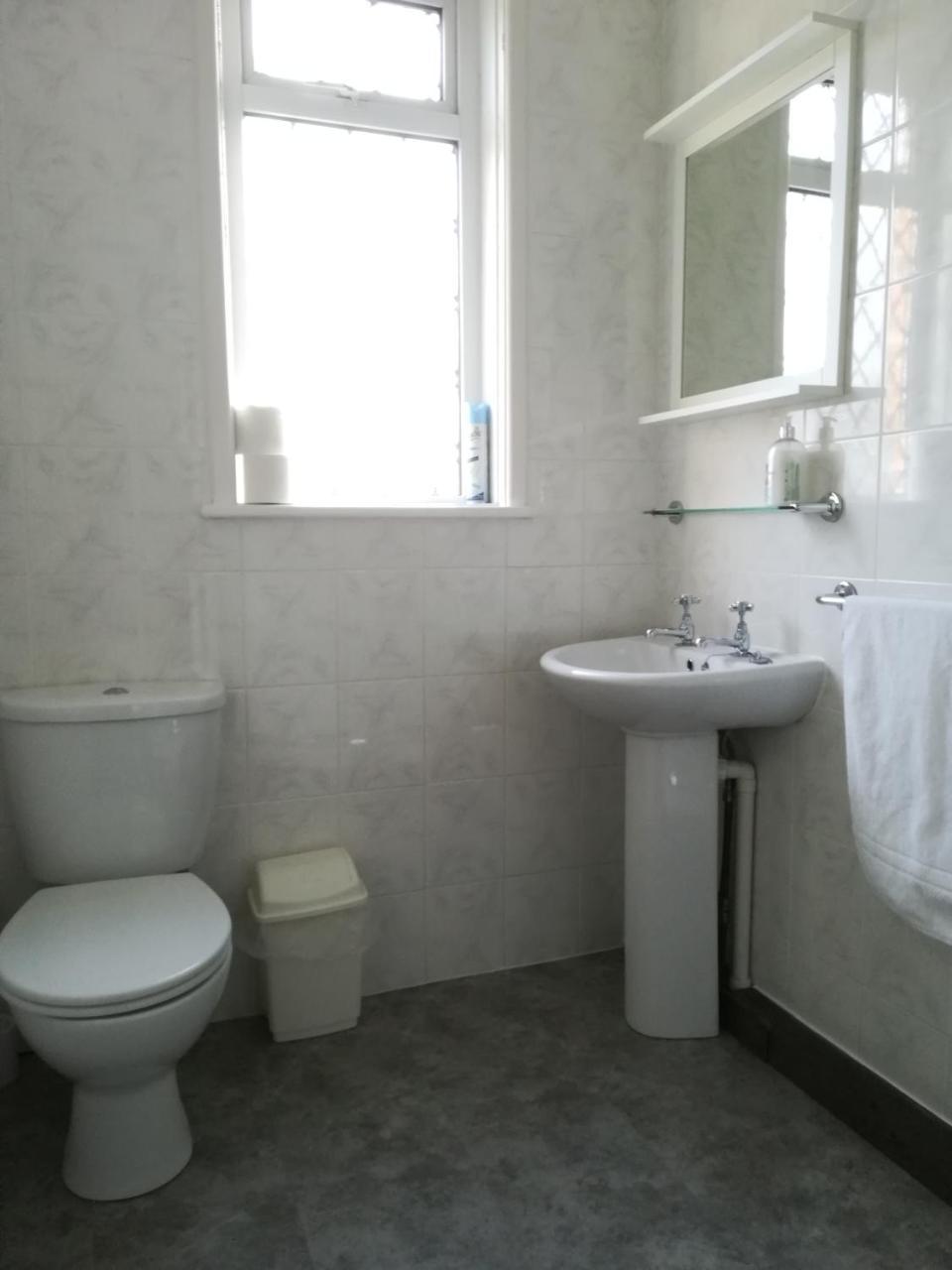 Crestwell House Bed & Breakfast Истли Екстериор снимка