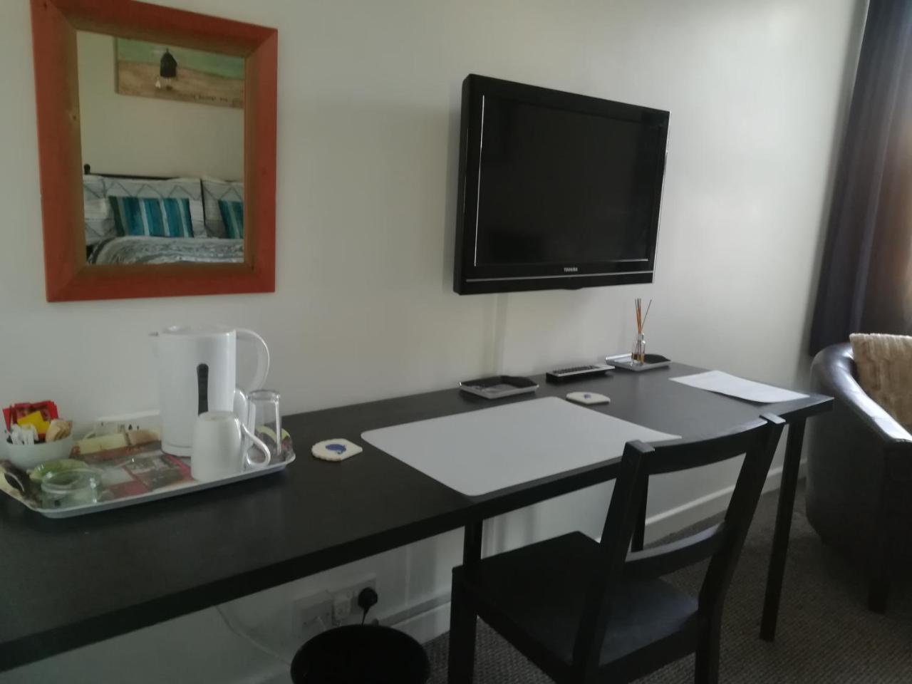 Crestwell House Bed & Breakfast Истли Екстериор снимка